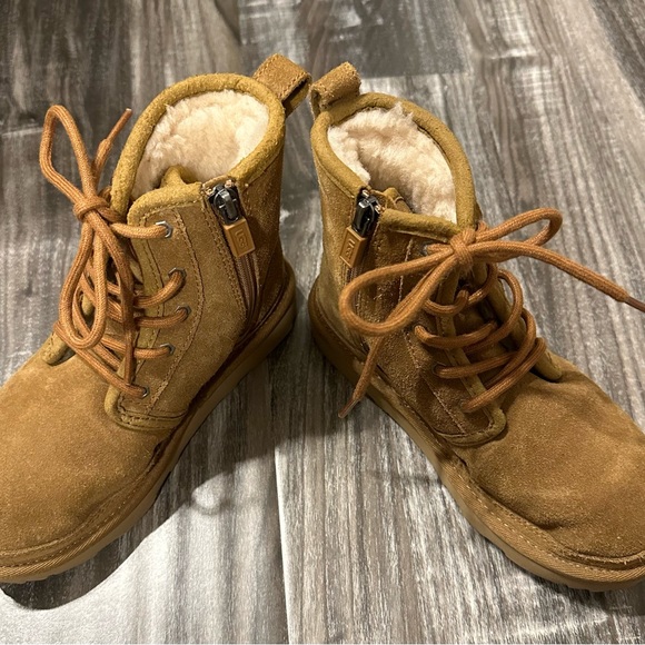 Uggs Neumel zip up kids size 1, good, used condition - Picture 2 of 7